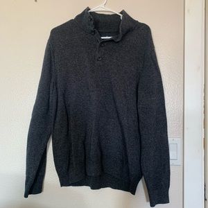 Men’s AE button neck pull over